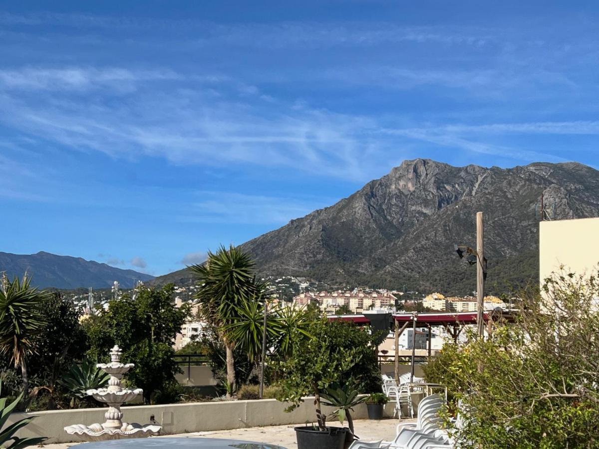 Apartment On The First Line Of The Sea With A View And Free Parking Marbella Exterior photo