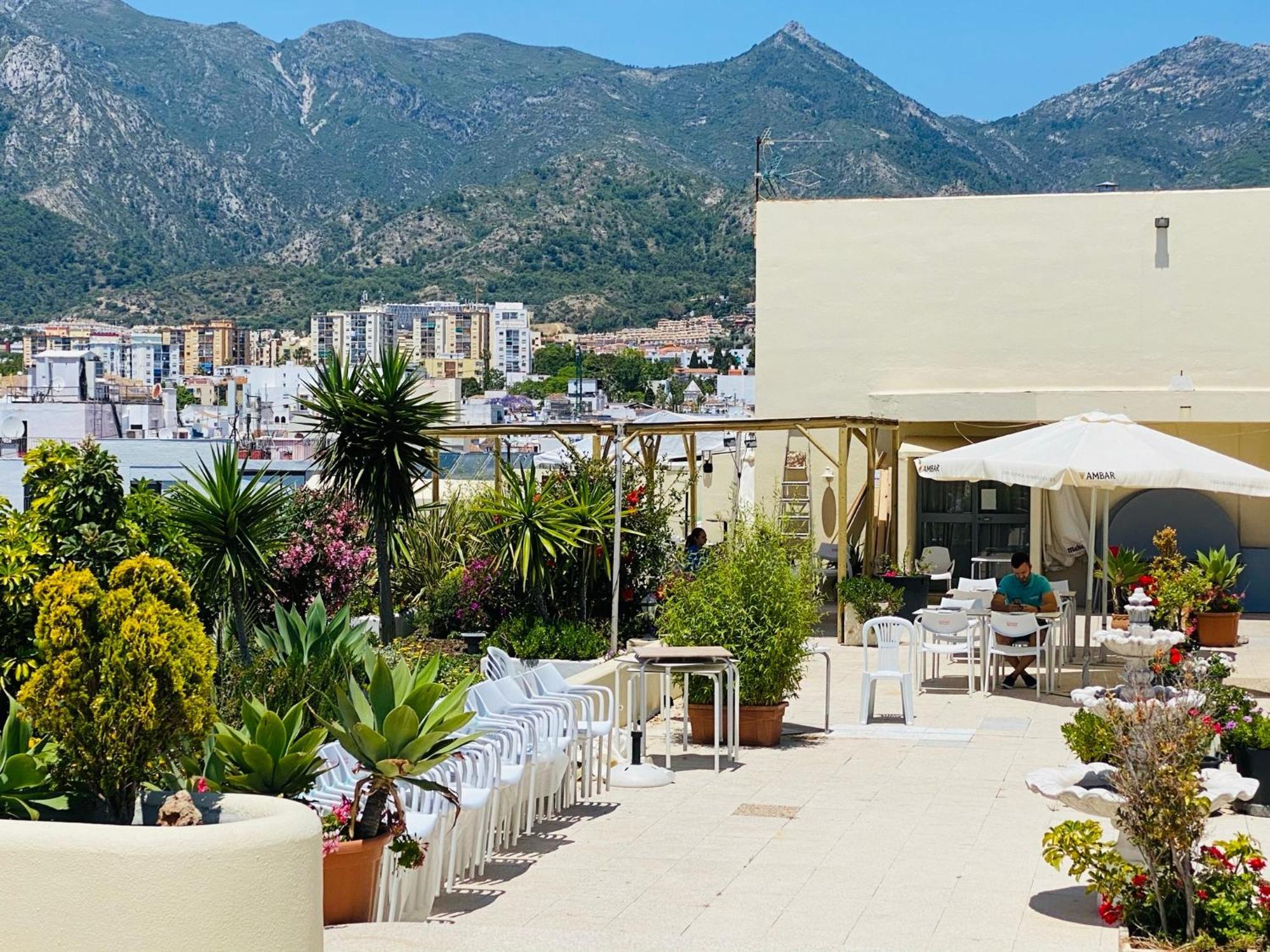 Apartment On The First Line Of The Sea With A View And Free Parking Marbella Exterior photo