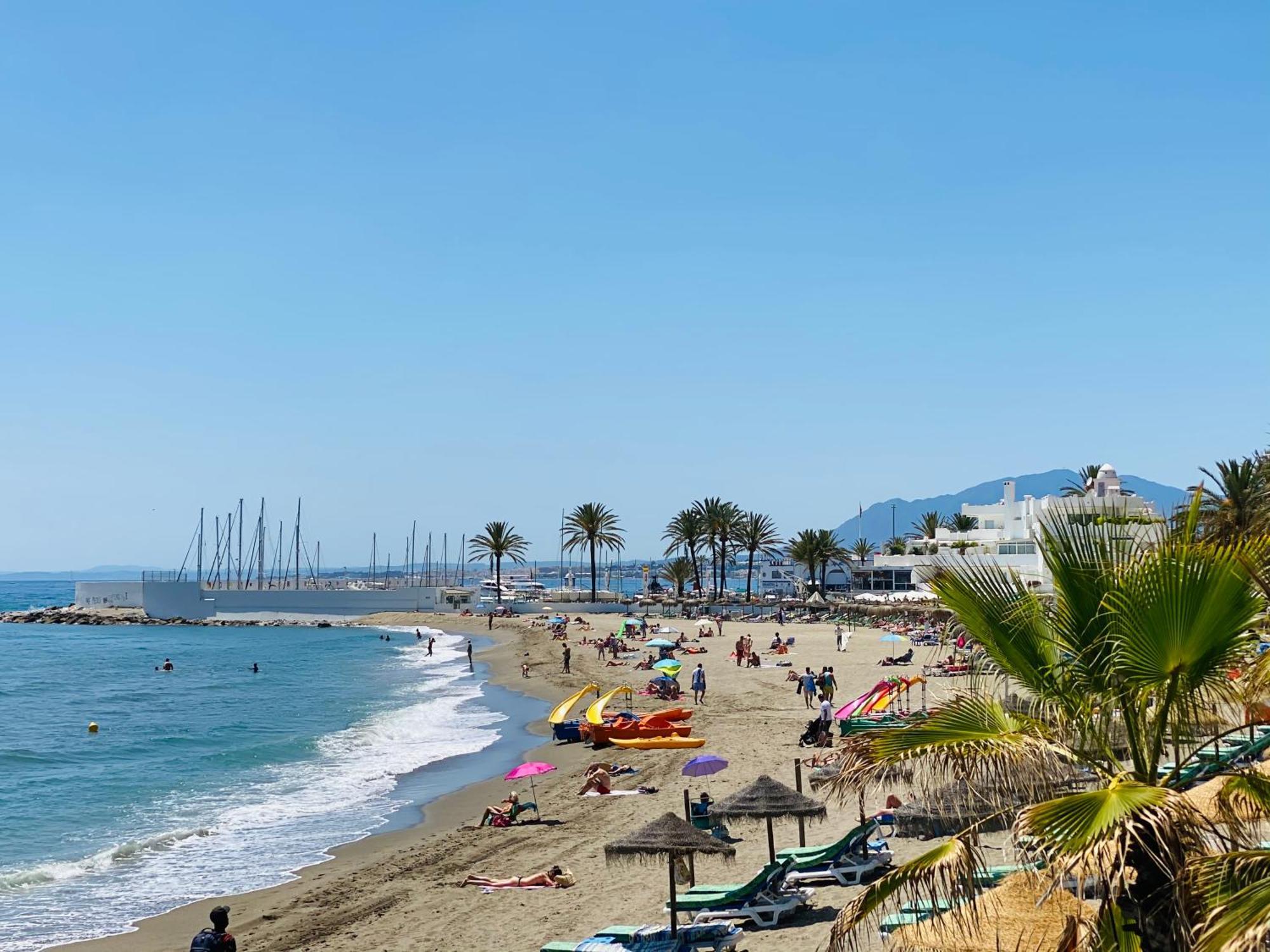 Apartment On The First Line Of The Sea With A View And Free Parking Marbella Exterior photo