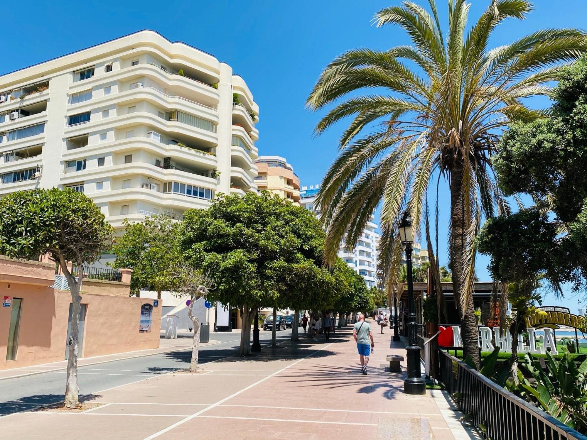 Apartment On The First Line Of The Sea With A View And Free Parking Marbella Exterior photo