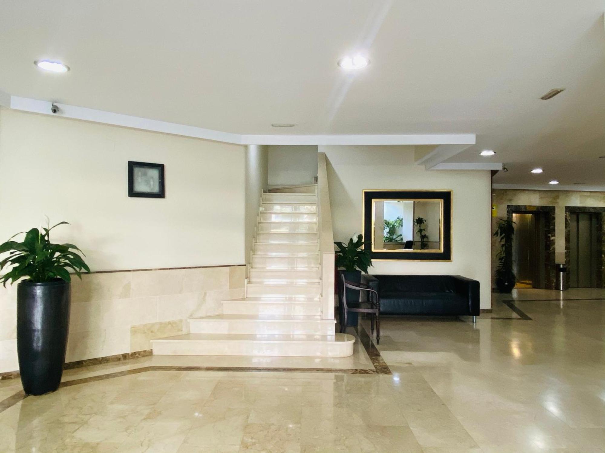 Apartment On The First Line Of The Sea With A View And Free Parking Marbella Exterior photo