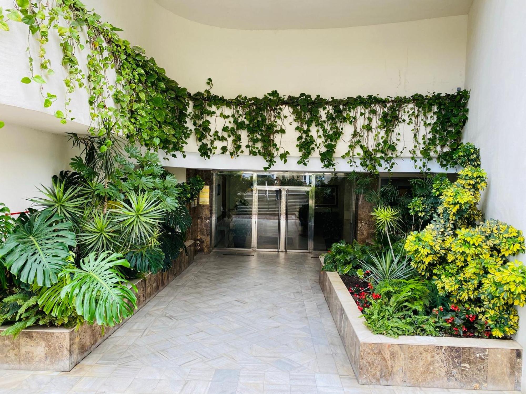 Apartment On The First Line Of The Sea With A View And Free Parking Marbella Exterior photo