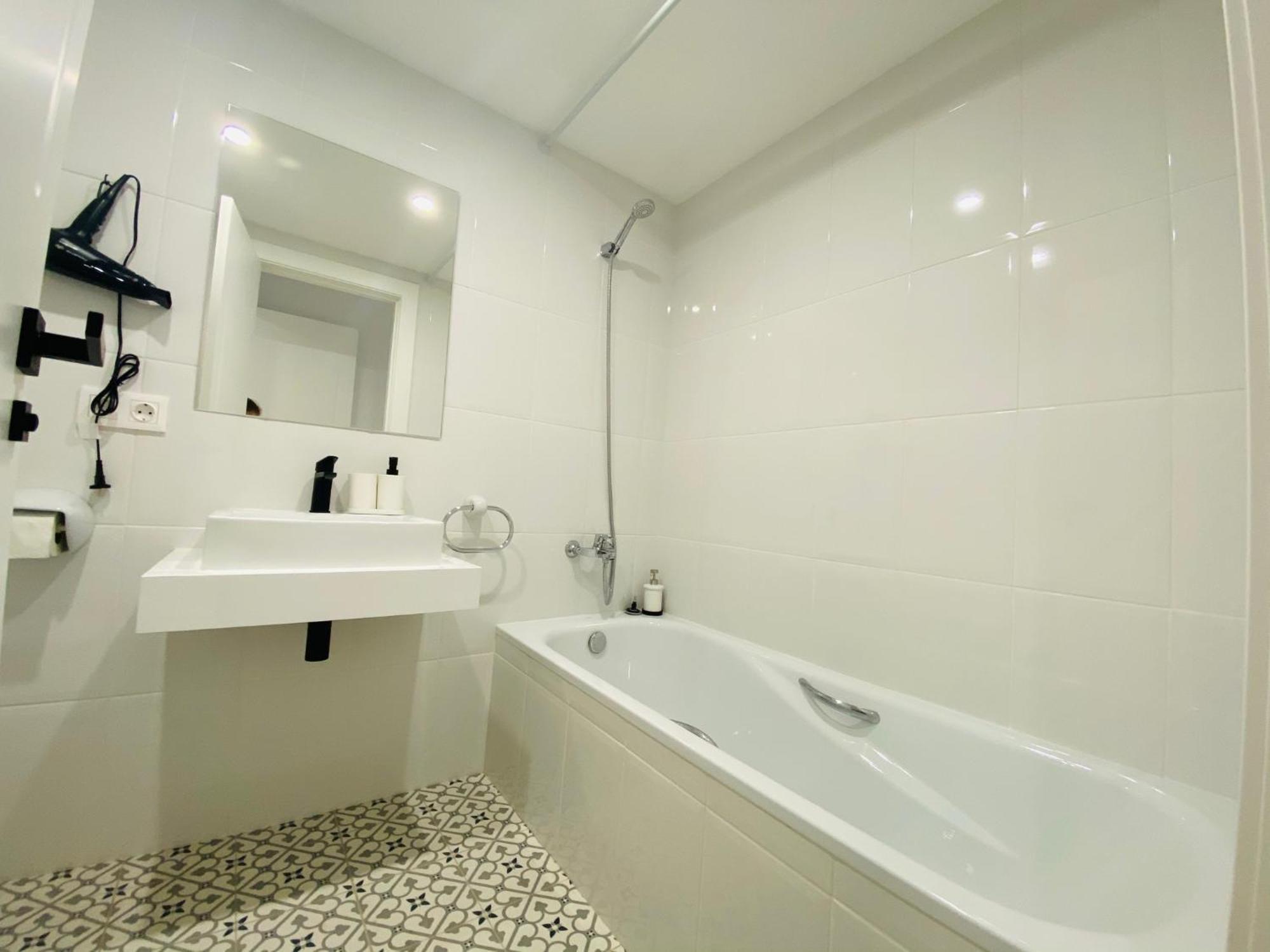Apartment On The First Line Of The Sea With A View And Free Parking Marbella Exterior photo