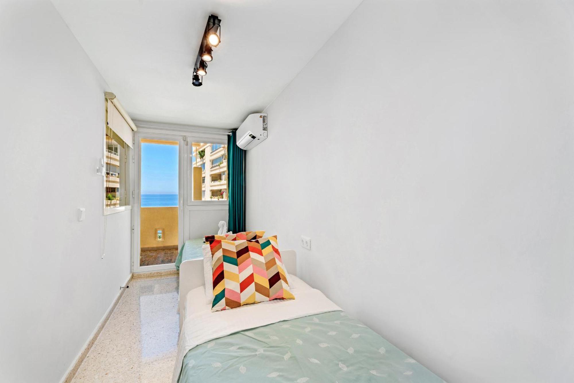 Apartment On The First Line Of The Sea With A View And Free Parking Marbella Exterior photo