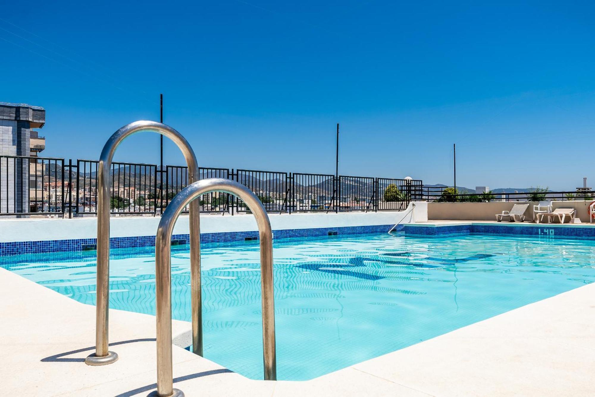 Apartment On The First Line Of The Sea With A View And Free Parking Marbella Exterior photo