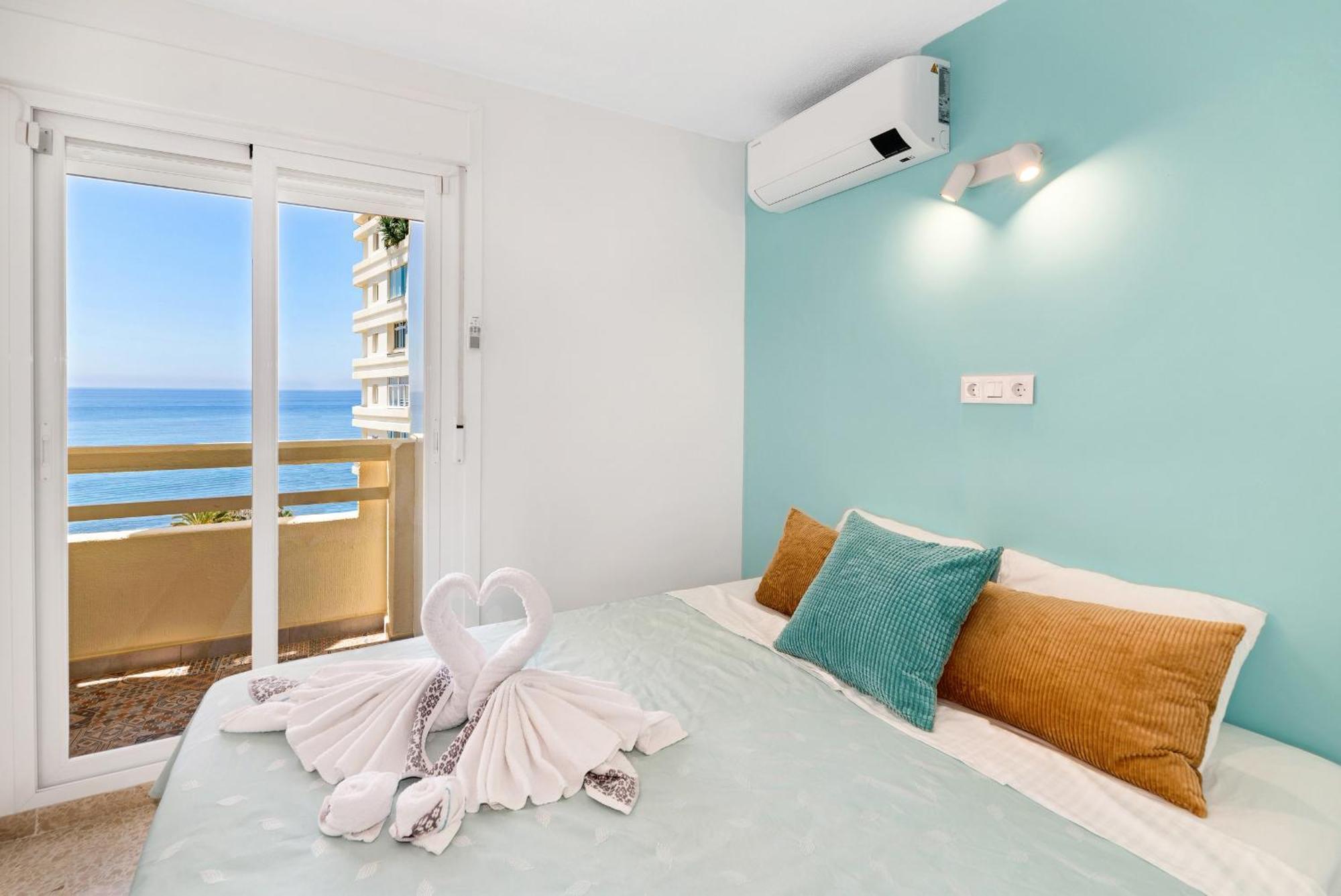 Apartment On The First Line Of The Sea With A View And Free Parking Marbella Exterior photo